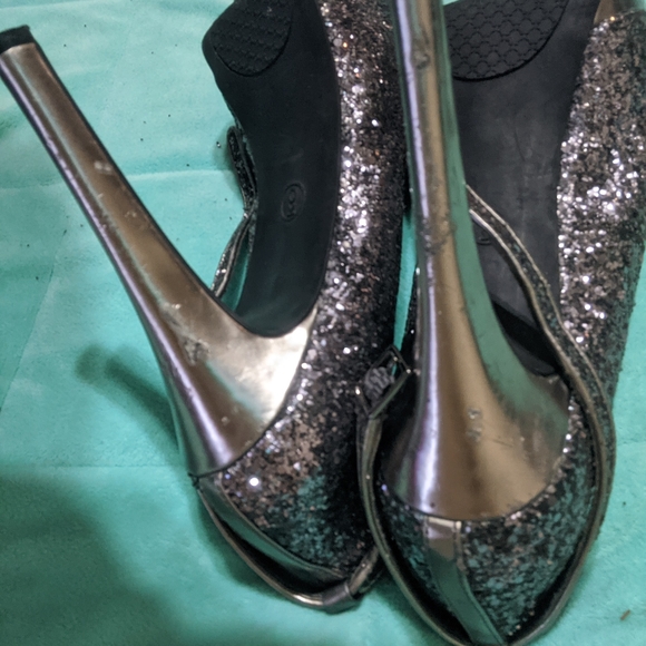 Ladies stilettos - Picture 3 of 4